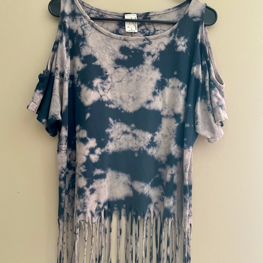 Cold shoulder tie-dye fringe shirt